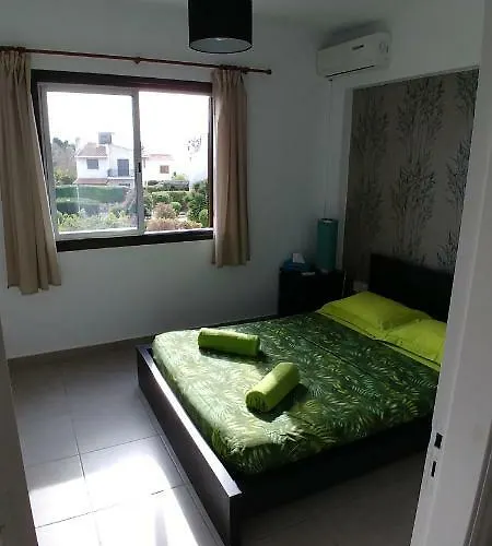 'chez Antoine' Pool-view 5min From Sea アパート