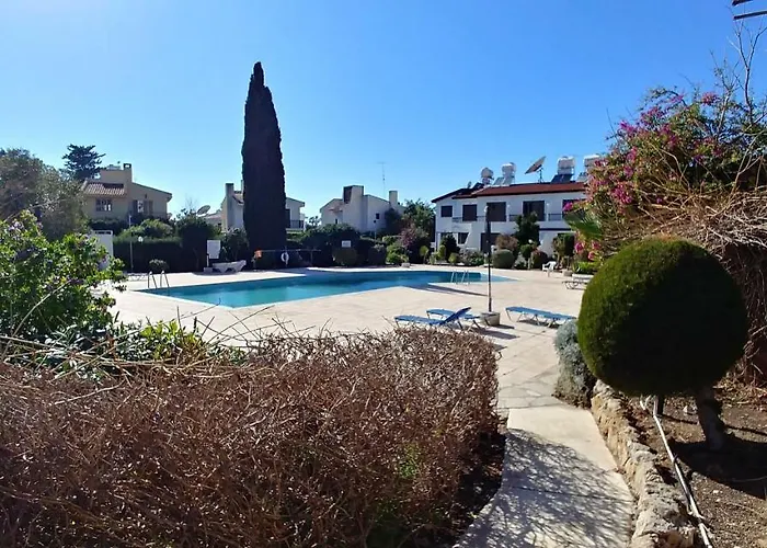 'chez Antoine' Pool-view 5min From Sea アパート