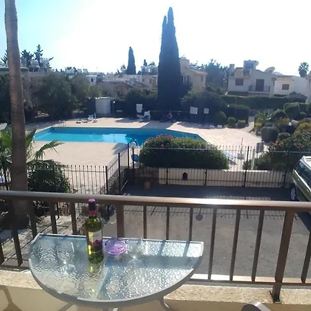 'chez Antoine' Pool-view 5min From Sea Apartment Paphos